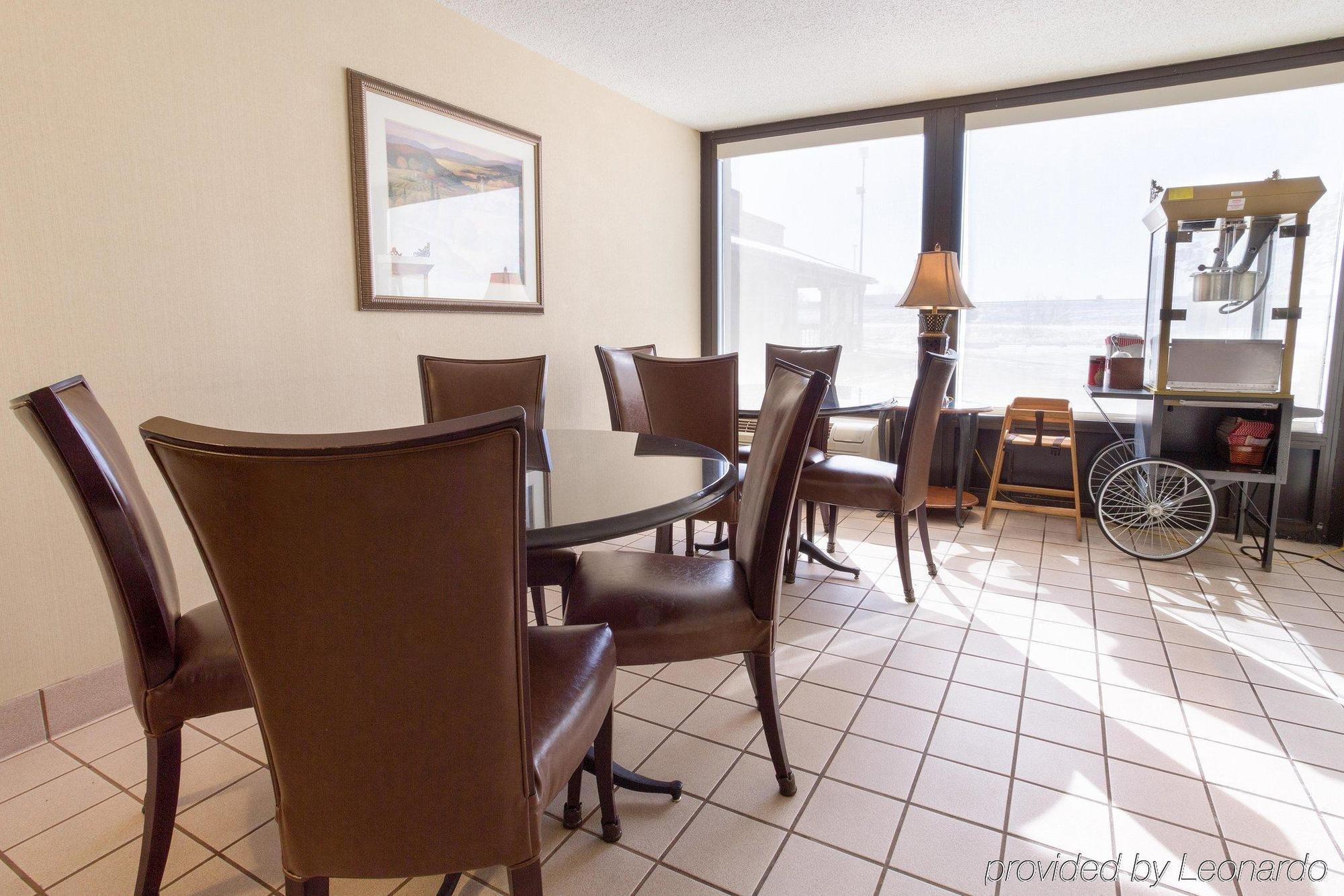Pear Tree Inn Терре-Хот Экстерьер фото